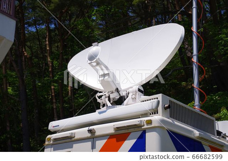 TV station broadcast car antenna 66682599