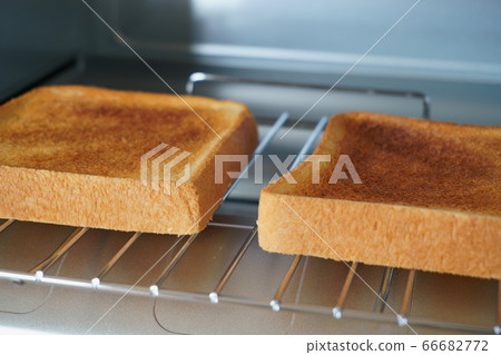 Toast 66682772