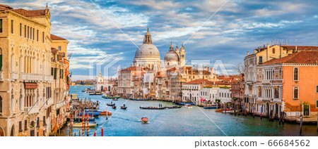 Canal Grande with Basilica di Santa Maria della Salute at sunset, Venice, Italy Canal Grande with Basilica di Santa Maria della Salute at sunset, Venice, Italy 66684562
