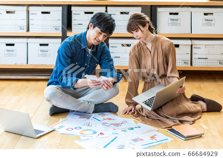 Business sitting on office floor 66684929