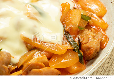 加入奶酪Dakgalbi（韓式炸雞和奶酪蔬菜）。 66686688