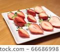 Many types of lined strawberries 66686998