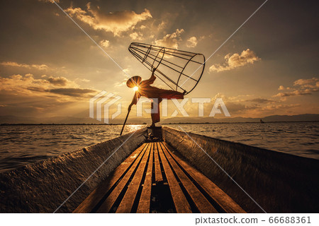 Intha Burmese fishermen on boat catching fish traditional at Inle Lake, Shan State, Myanmar 66688361