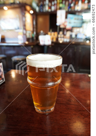 Have a chilled one pint beer <<Ale>>. ① 66692473