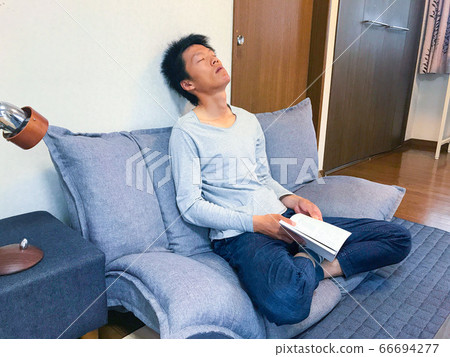 一個人讀一本書 66694277