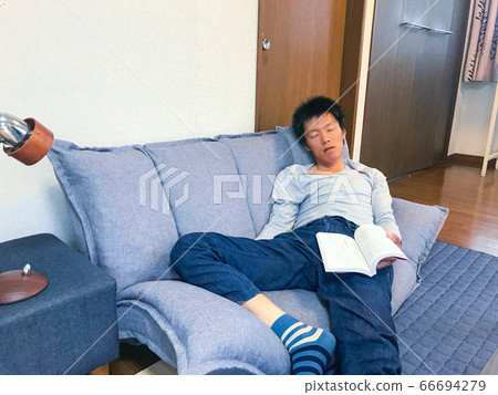 一個人讀一本書 66694279