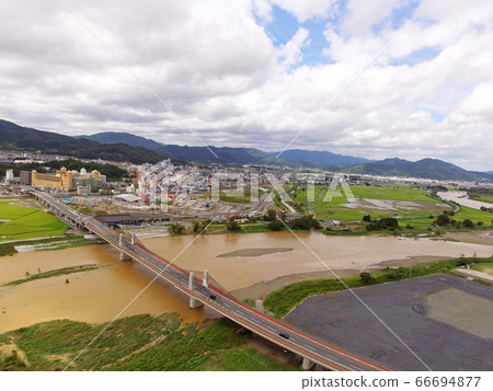 京都府京都府府津河和龜岡市區被大雨淹沒的鳥瞰圖 66694877