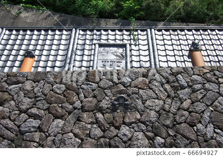 Takahama City, Aichi Prefecture: Oni Michi "Old Story Ceramic Plate" "Kamogabashi" 66694927