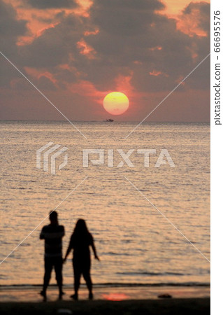 Setting sun Setting sun 66695576