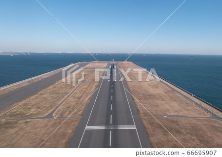 Haneda Airport D Runway Bird's eye view Symmetrical Sunny Daytime Horizontal Haneda Airport D Runway Bird's eye view Symmetrical Sunny Daytime Horizontal 66695907