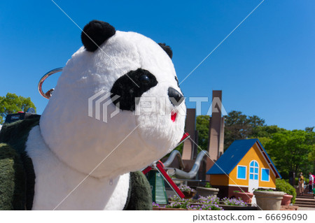 Panda rides Panda rides 66696090