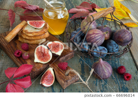 Autumn Still Life 66696814