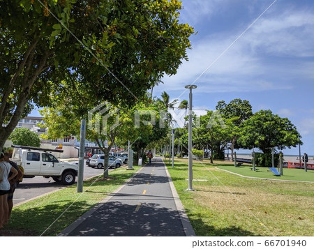 Cairns Cairns 66701940