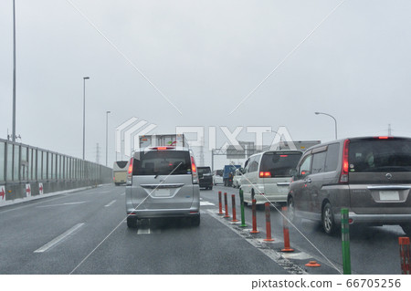 High speed driving in the rain 66705256