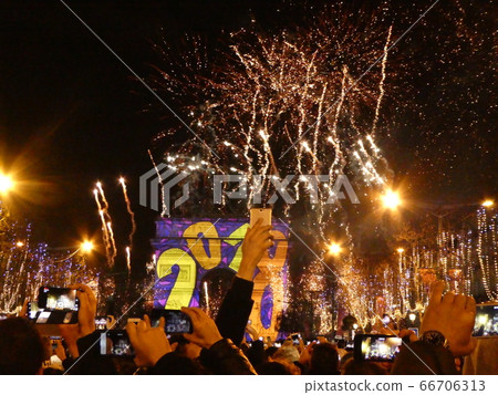 2017-2018 Countdown Paris 66706313