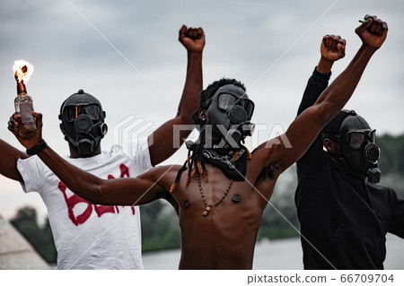 looters on demonstrations in USA 66709704