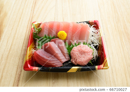 包裝金槍魚生魚片拼盤 66710027
