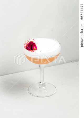 Alcohol sweet sour foam cocktail flower Alcohol sweet sour foam cocktail flower 66711151