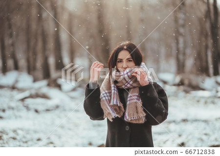 Young beautiful model posing in winter forest. stylish fashion portrait 66712838
