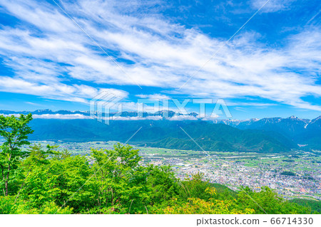初夏從高k山天文台看到的大町市[長野縣] 66714330