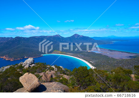 從阿莫斯山頂看到的酒杯灣 從阿莫斯山頂看到的酒杯灣 66718616