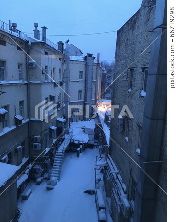 Moscow back alley of Russia in the evening Moscow back alley of Russia in the evening 66719298