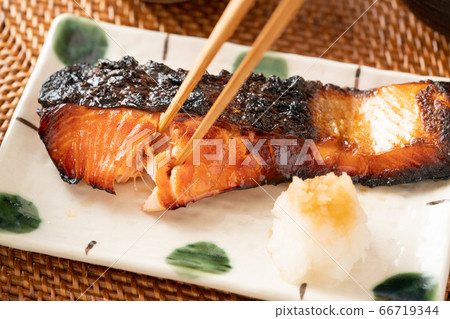照燒棕鮭魚 66719344