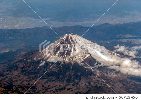 Aerial view of Mt. Fuji in winter Overlooking snow and clouds Horizontal position of Mt. 66719450