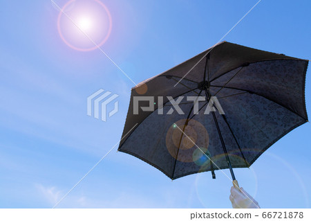 陽傘太陽藍藍的天空 陽傘太陽藍藍的天空 66721878