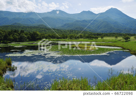 Shiretoko Mountain Range (Hokkaido) seen from Shiretoko Five Lakes in summer 66722098