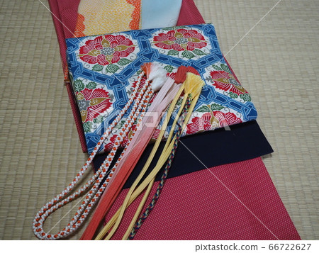 Kimono image Kimono image 66722627