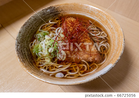站著的蕎麥麵 全景 山形牛 鹹炸牛排蕎麥麵 品川站站前屋側 站著的蕎麥麵 全景 山形牛 鹹炸牛排蕎麥麵 品川站站前屋側 66725056