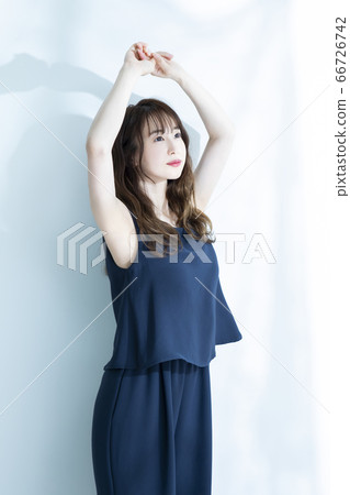A woman growing 66726742