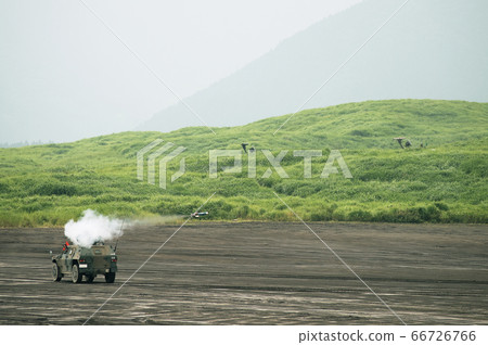 Artillery bombardment from light armored vehicle with Type 01 light anti-tank guided bomb (ATM-5 rat) 66726766