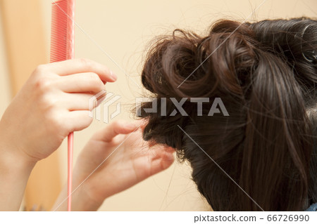 頭髮定的女人 66726990