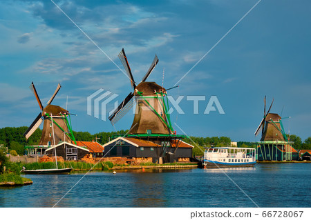 Windmills at Zaanse Schans in Holland. Zaandam, Nether Windmills at Zaanse Schans in Holland. Zaandam, Nether 66728067