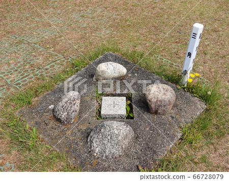 "Triangle marker stone" which becomes standard of longitude and latitude 66728079