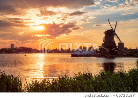 Windmills at Zaanse Schans in Holland on sunset. Zaandam, Nether 66728187
