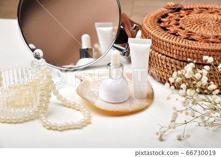 Dressing table with luxury cosmetic and skincare set, Cosmetic bottle containers with marine pearl Dressing table with luxury cosmetic and skincare set, Cosmetic bottle containers with marine pearl 66730019