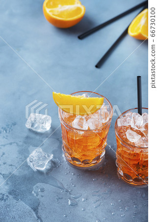 Two glasses of a traitional Italian cocktail 66730100
