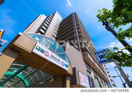 Japan's Tokyo cityscape Kiyosumi Shirakawa Station (doorway) 66730486