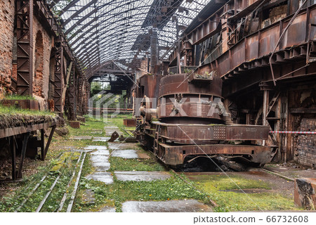 Casting platform open-hearth furnace in workshop 66732608