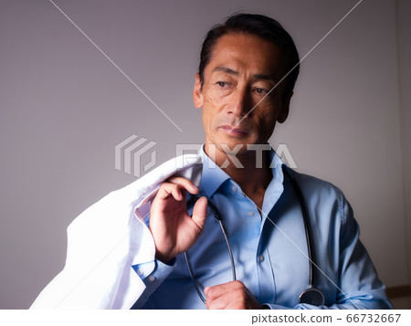 Doctor Middle-aged doctor Middle-aged doctor Doctor with a straight face in a black back 66732667