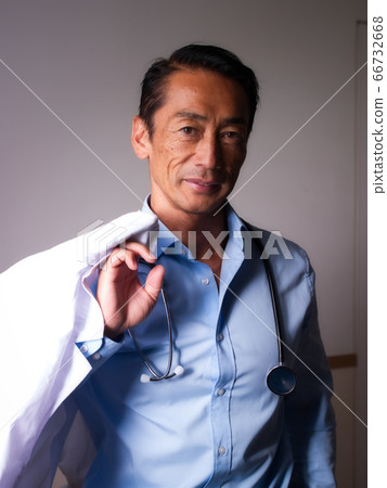 Doctor Middle-aged doctor Middle-aged doctor Doctor with a straight face in a black back Doctor Middle-aged doctor Middle-aged doctor Doctor with a straight face in a black back 66732668