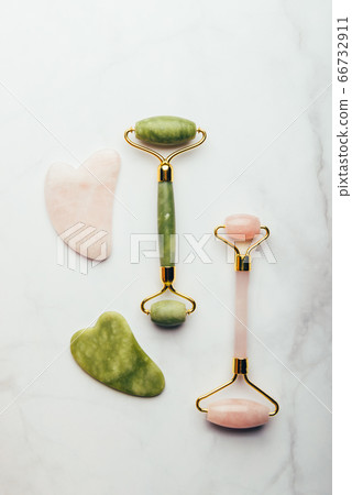 Jade face roller and Gua sha stone 66732911