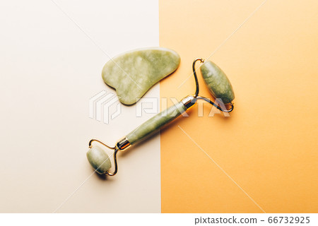 Jade face roller and Gua sha stone 66732925