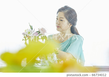Middle age, flower arrangement, living room, house Middle age, flower arrangement, living room, house 66734012
