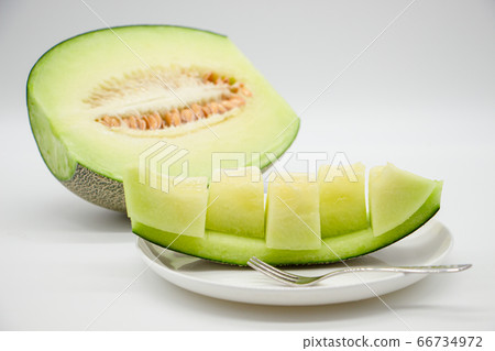 Kumamoto Prefecture's special Higo green cut in half and bite-sized melon 66734972