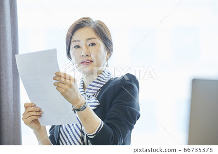 Business woman, business, CEO, President, representative, office, office, office, company 66735378