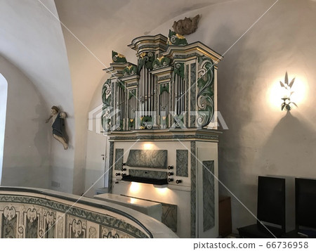 克滕城堡教堂的管風琴,巴赫是宮廷教堂的主人 克滕城堡教堂的管風琴,巴赫是宮廷教堂的主人 66736958